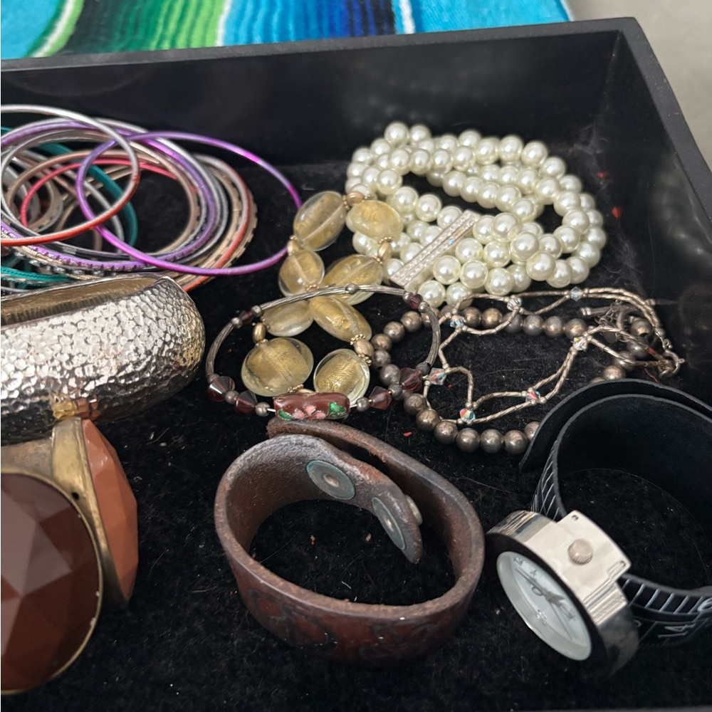Elegant Multi-Color Bangle Set - Picture 3 of 3